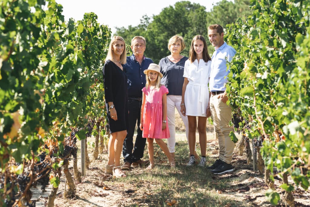 Famille Mourgues_Photo dans les vignes
