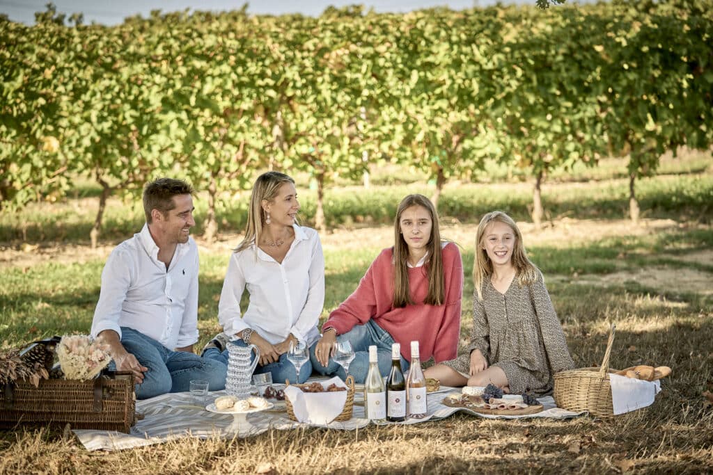 Family Mourgues_Picnic in the vines